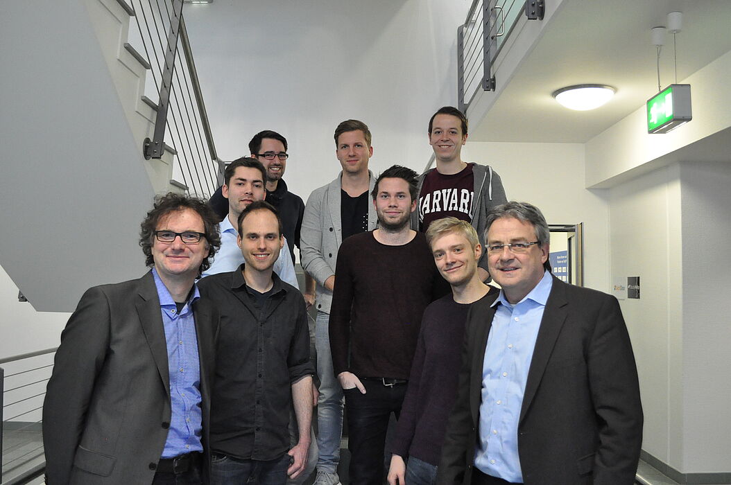 Foto (TecUP, Universität Paderborn): Karl-Heinz Rawert (r.) und Rüdiger Kabst (l.) geben jungen Gründern Raum für Ideen.