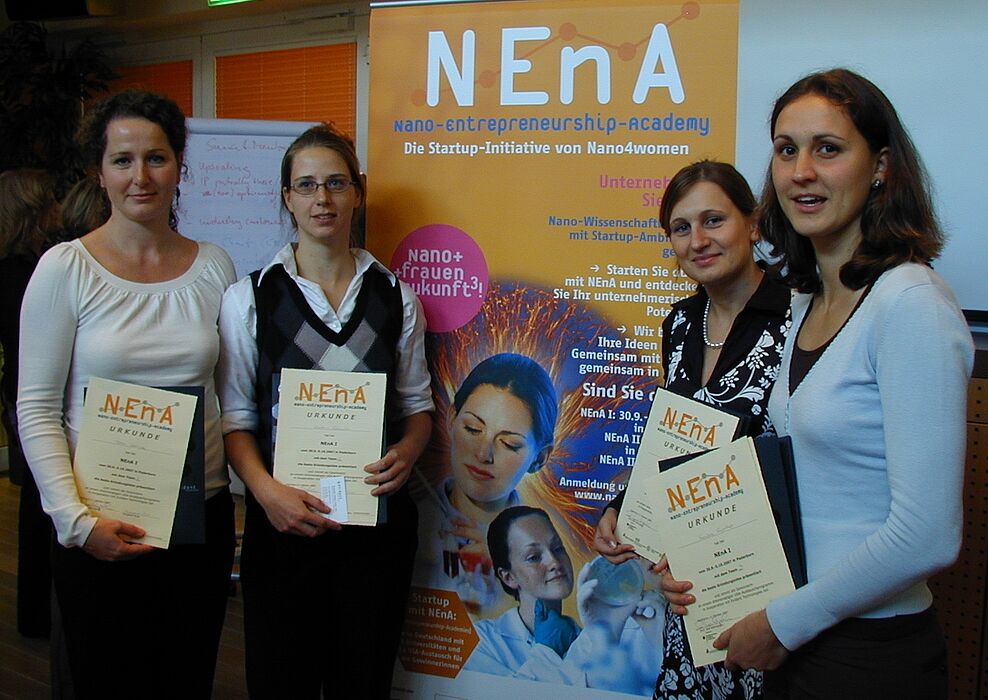 Foto: Die Gewinnerinnen der bundesweit ersten NEnA (Nano-Entrepreneurship-Academy): v.l. Dr. Petra Göring, Kathrin Schwirn, Monika Lelonek und Sandra Günther