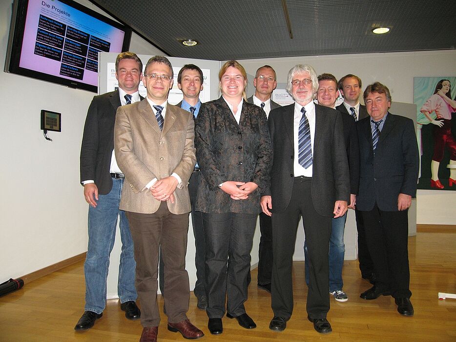 Foto (Uni Paderborn) (v. l.): Prof. Dr. Michael Rübhausen (Uni Hamburg), Dr. Wolfram Meyer-Klaucke (EMBL Outstation Hamburg), Prof. Dr. Henry Chapman (CFEL Hamburg), Dr. Sonja Herres-Pawlis (Uni Dortmund), Prof. Dr. Gero Schmidt (Uni Paderborn), Prof. Dr