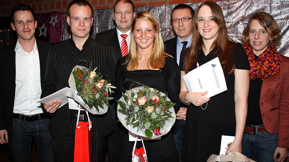 Foto (Universität Paderborn, Patrick Kleibold): Verleihung des Paderborner Preis der Sportwissenschaft: Dr. Daniel Krause (Laudator für Nicole Jasarovski und Manfred Agethen) (v. l.), Manfred Agethen, Olaf Saage, Jennifer Breithecker, Prof. Dr. Hans Pet