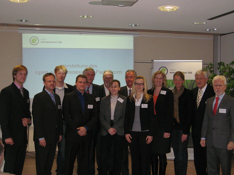 Foto (v. l.): Leonard Kaup (Projektkoordinator, TechnologieParkPaderborn GmbH - TPG), Jürgen Geisler (TPG), Steffen Terberl (UniConsult - UPB), Christoph Meironke (Projektmitarbeiter, Wirtschaftsförderung Paderborn - WFG), Reinert Meyer-Stolte (Fachhoch