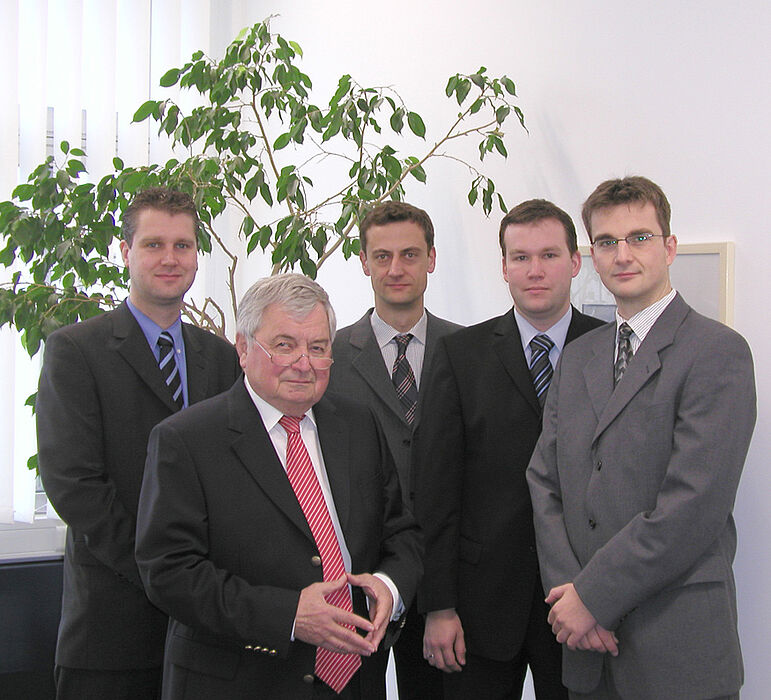 Foto (v. l.): Dr. Helmut Ridder (3 Pi), Prof. Dr. Helmut Potente, Dr. Hans-Peter Heim, Martin Schäfers (jeweils KTP), Stefan Gövert (3 Pi)