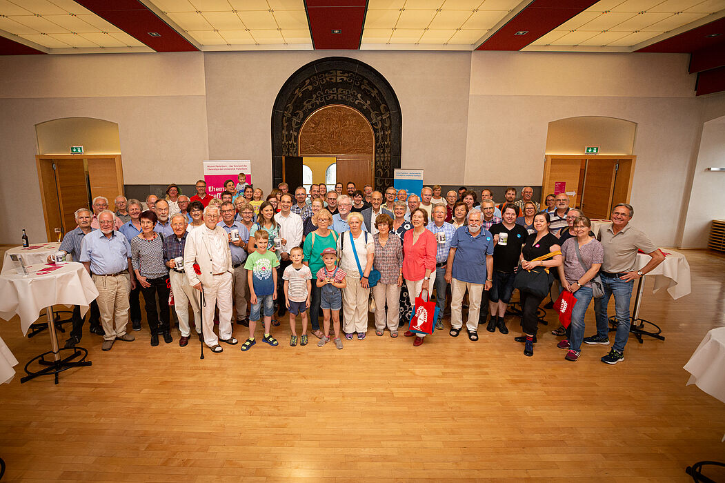 Foto (Universität Paderborn, David Gense): Wiedersehen auf Libori: Am 2. August 2019 um 17 Uhr hat das neunte Ehemaligen-Treffen der UPB im Rathaus stattgefunden.