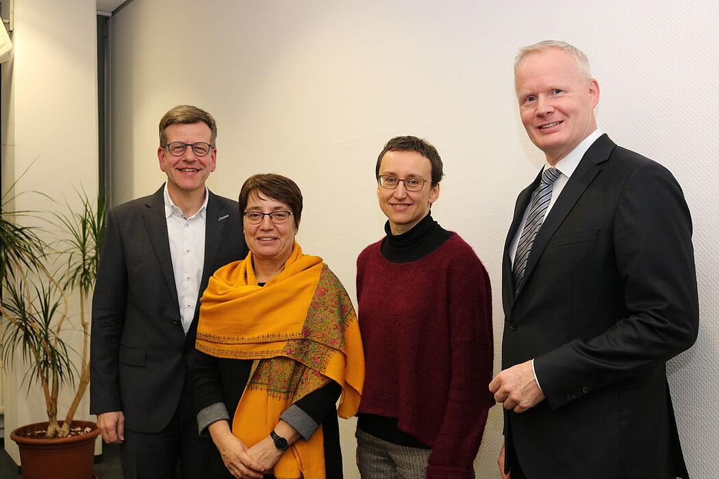Foto (Universität Paderborn, Alexandra Dickhoff): Bei der Mitgliederversammlung der Universitätsgesellschaft Paderborn haben Vorstand, Universitätsleitung und Mitglieder Anfang Dezember gemeinsam auf das vergangene Vereinsjahr zurückgeblickt.