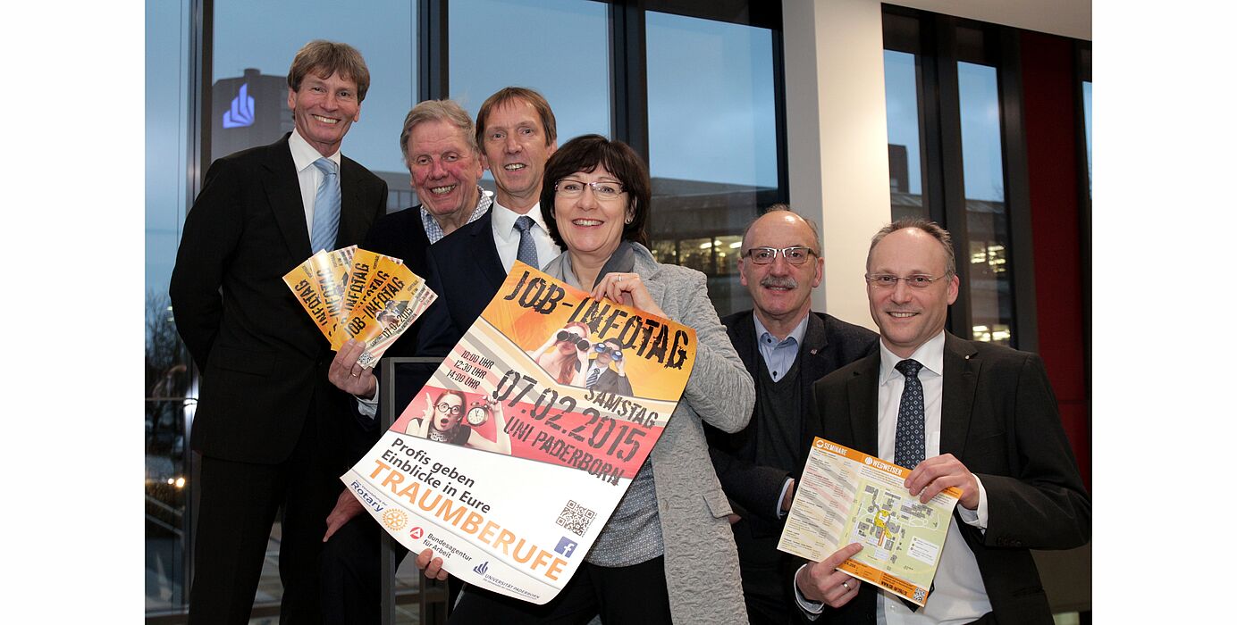 Foto (Universität Paderborn, Vanessa Dreibrodt): Freuen sich auf einen gut besuchten Job-Infotag  (v. l.): Uni-Präsident Prof. Dr. Nikolaus Risch, Fritz-Wilhelm Pahl, Präsident des Rotary-Clubs Paderborn-Kaiserpfalz, Rüdiger Matisz, Vorsitzender der G