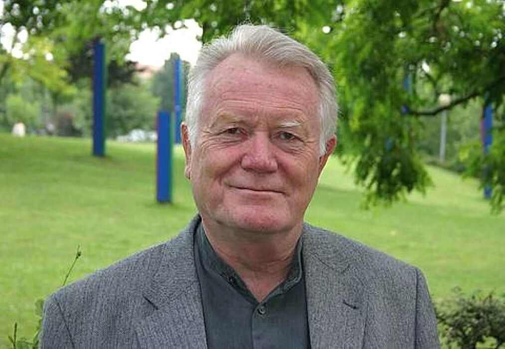 Foto (Universität Paderborn): Prof. em. Dr. Hans-Dieter Rinkens feiert am 24. November seinen 70. Geburtstag.
