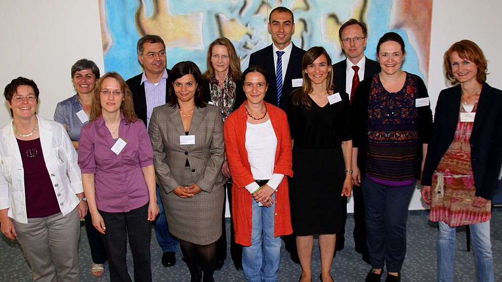 Foto (Universität Paderborn, Patrick Kleibold): Begrüßung der neuberufenen Professorinnen und Professoren: (v. l.) Prof. Dr. Margareta Rösler, Prof. Dr. Elvira Topalovic, Jun.-Prof. Dr. Alexandra Eberhardt, Prof.Dr.-Ing.Johann Christoph Scheytt, Prof.