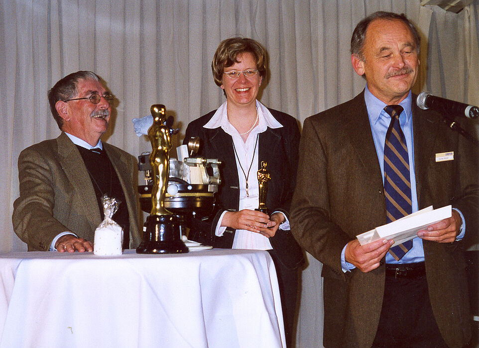 Foto: Dr. Manuela Sander (Mitte), Universität Paderborn, bei der Überreichung des CADFEM Users´ Award im Gästehaus des Bundes, dem Steigenberger Grandhotel Petersberg in Königswinter