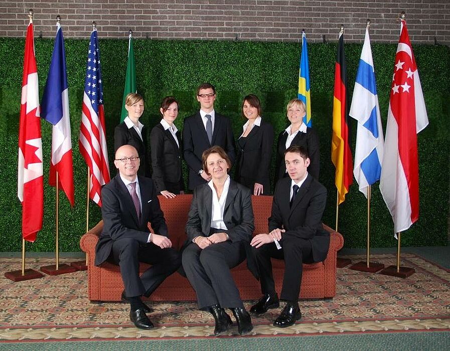 Foto (Universität Paderborn): V. li.: Dr. Klaus Schüler, Nina Wieseler, Michaela Sprenger, Prof. Dr. Bettina Schiller, Jochen Manegold, Nadin Stajnko, Daniela Stücher und Volker Seiler