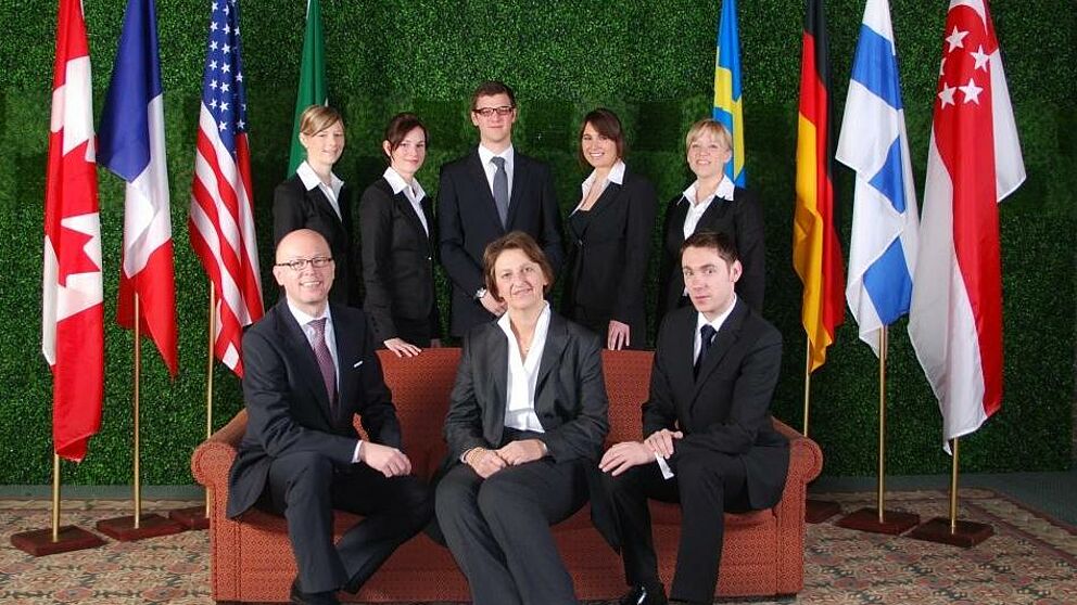 Foto (Universität Paderborn): V. li.: Dr. Klaus Schüler, Nina Wieseler, Michaela Sprenger, Prof. Dr. Bettina Schiller, Jochen Manegold, Nadin Stajnko, Daniela Stücher und Volker Seiler