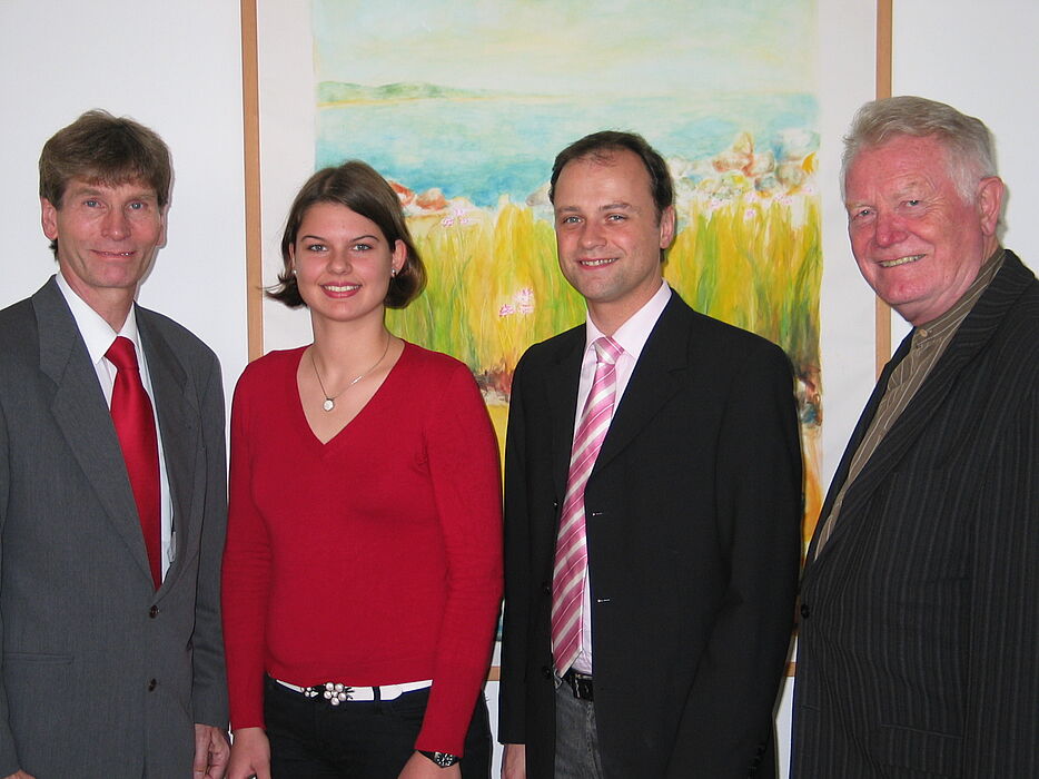 Foto (Universität Paderborn, Ramona Wiesner): Prof. Dr. Nikolaus Risch, Christine Schlichtig, Dr. Carsten Albers und Prof. Dr. Hans-Dieter Rinkens
