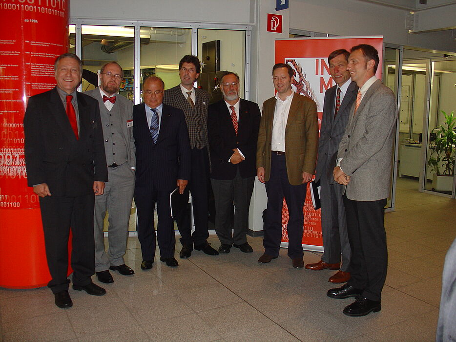 Foto (v. li.): Organisator Dr. Michael Laska, Universität Paderborn, Prof. Dr. Reinhard Keil vom Institut für Informatik (Uni Paderborn), Wincor Nixdorf Vorstandsvorsitzender Karl-Heinz Stiller, Prof. Dr. Thomas Lengauer, Direktor des Max-Planck-Institu