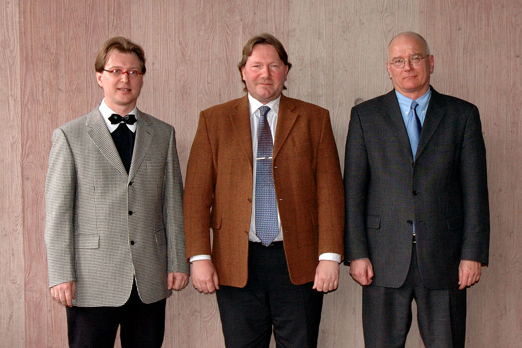 Foto: Gründeten an der Universität Paderborn jetzt das Institut für Industriemathematik (v. li.): Geschäftsführer Dr. Robert Preis, Vorsitzender Prof. Dr. Michael Dellnitz und stellv. Vorsitzender Prof. Dr.-Ing. Wilhelm Dangelmaier