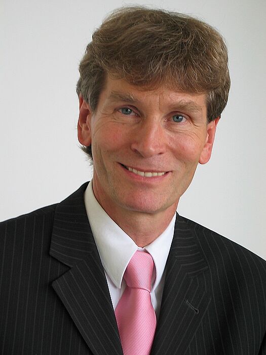 Foto: Prof. Dr. Nikolaus Risch freut sich über die Bewilligungszusage und die damit verbundene Bestätigung der Universität Paderborn als Spitzenforschungsstandort der Informatik.