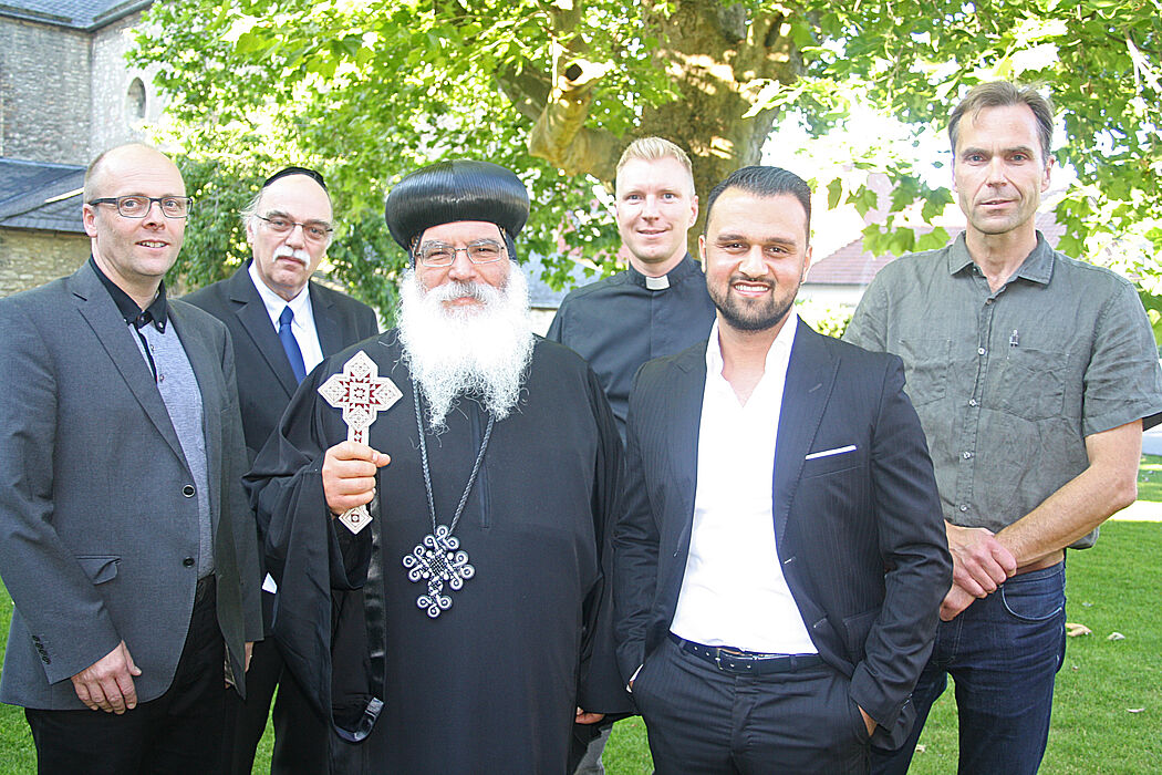 Foto:Führten durch den Abend: Winfried Verburg, Leiter (Bischöfliches Generalvikariat Osnabrück / v. l.), Rabbiner Andreas Nachama (Vorstandsmitglied House of One), Bischof Anba Damian (Generalbischof koptisch-orthodoxe Kirche), Studierendenpfarrer Nil