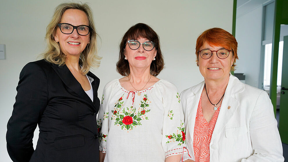 n the middle, Prof. Dr. Kateryna Karpenko, on the right, University President Prof. Dr. Birgitt Riegraf and on the left Prof. Dr. Ruth Hagengruber, Director of the "Center for the History of Women Philosophers and Scientists" at the Paderborn University.