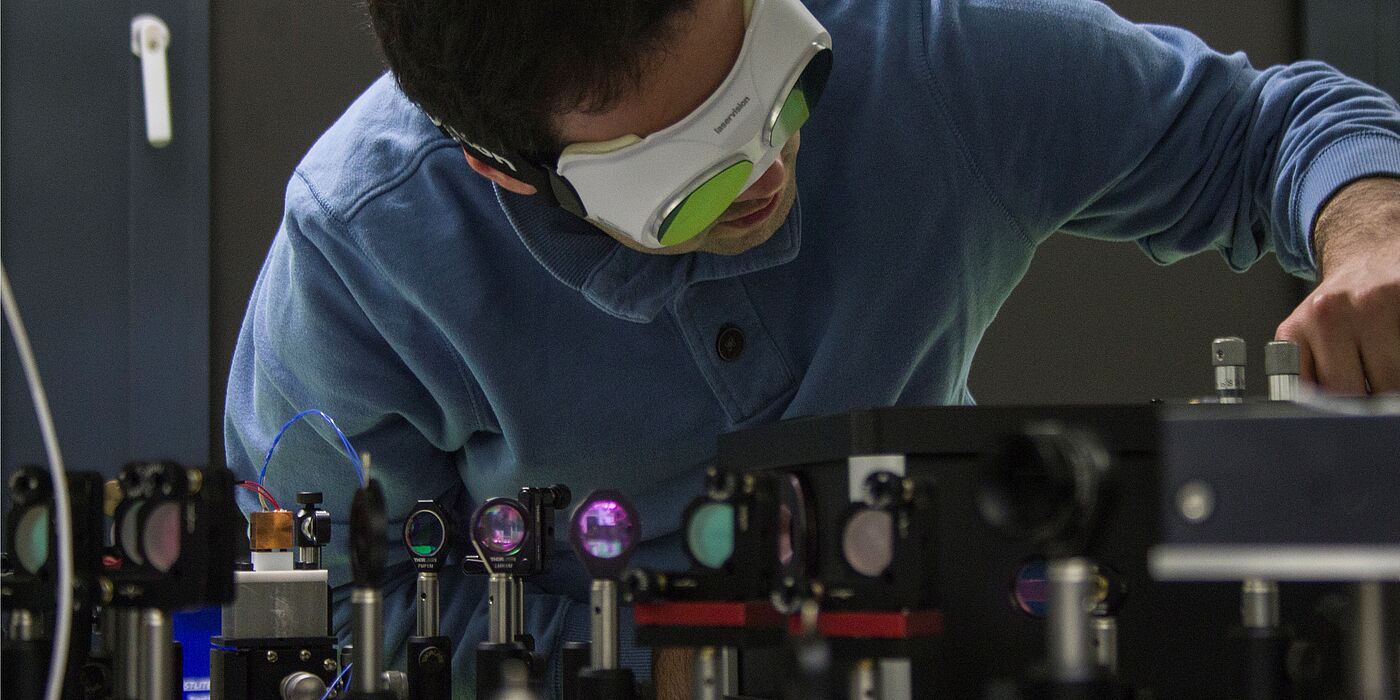 Foto (Universität Paderborn): Forschung an Einzelphotonen für zukünftige Kommunikationstechnologien.