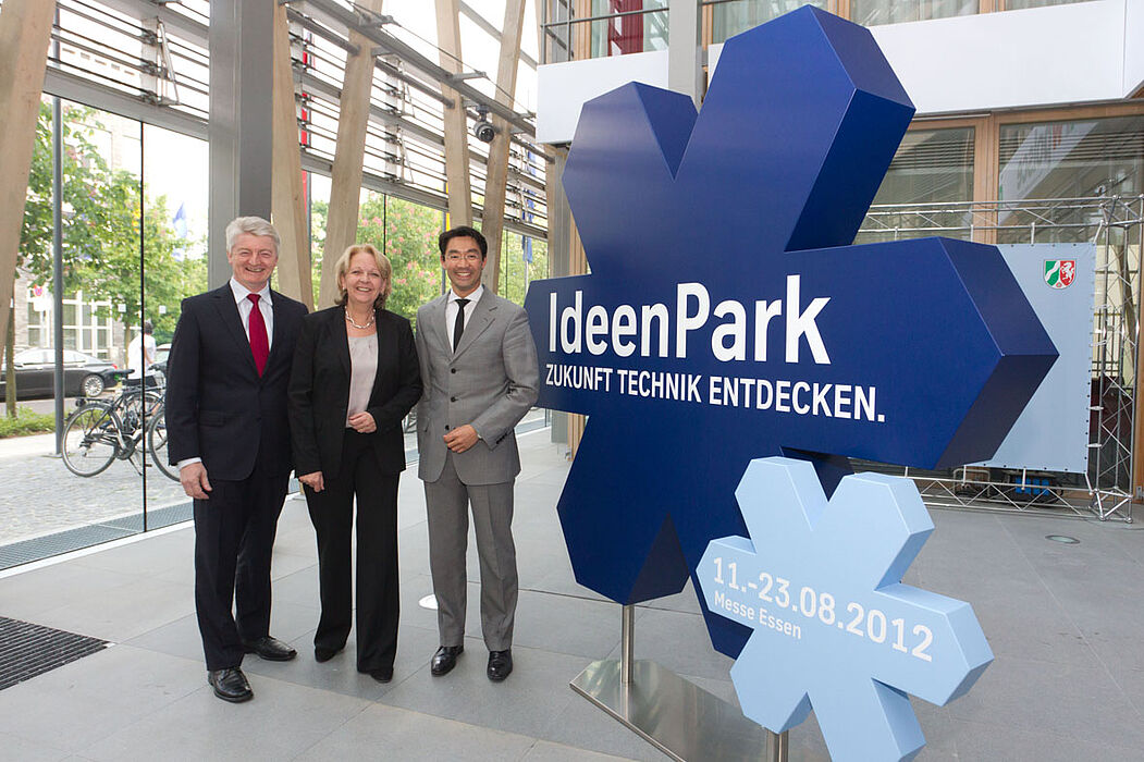 Foto (IdeenPark): Auf einem Parlamentarischen Abend zum Thema „Zukunft Technik entdecken: Wer Zukunft gestalten will, muss erfinderisch bleiben. Wie sichern wir Innovationskraft und Beschäftigung?“ im Mai lobten die nordrhein-westfälische Ministerpr