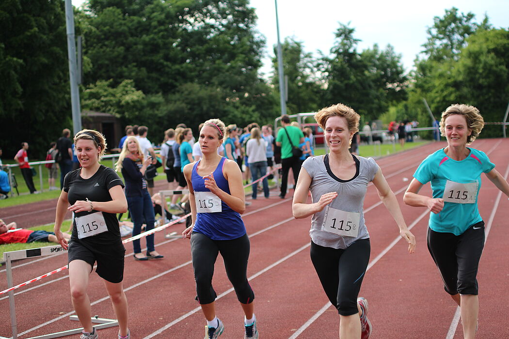 Foto (Universität Paderborn, Patrick Kleibold): Campuslauf an der Universität Paderborn am 12. Juni 2013.