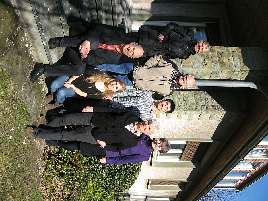 Abbildung: Hintere Reihe v. l.: Martina Schrade (IO), Steffen Altschüler (Projektleiter), Guanhua Bai (ASV), Annette Bechthold (Marktplatz). Vordere Reihe v. l.: Christoph Bäcker (Projektleiter), Sarah Lee Wieseler (ASV) und Helene Weitland (Marktplatz)