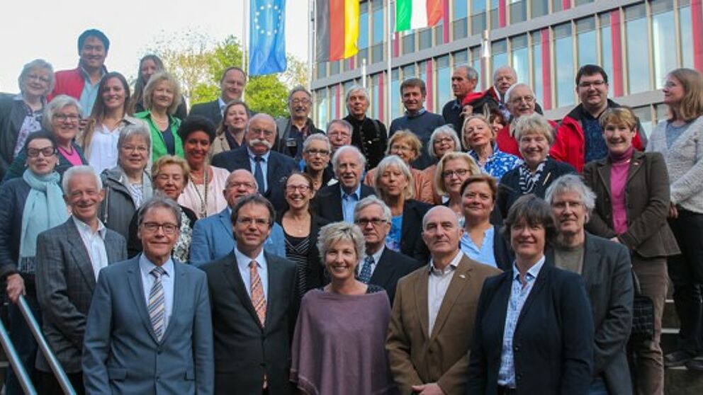 Foto (Universität Paderborn, Simon Ratmann): Erhielten Einblicke in Forschung und Lehre an der Universität: die Mitglieder des Deutsch-Englischen Clubs Paderborn.