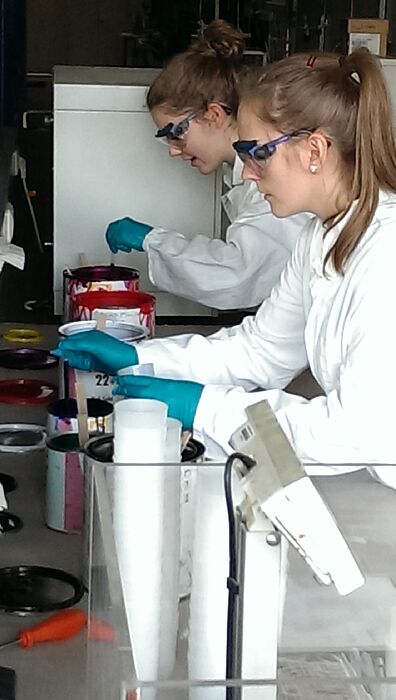 Foto (Universität Paderborn, Ines Eckardt): Schülerinnen nehmen das Berufs- und Studienorientierungsangebot der Universität Paderborn wahr.