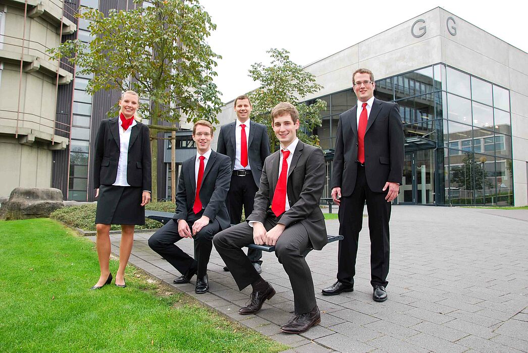 Foto: Das Organisationsteam der LOOK IN! 2011 (von links): Lara Liebich, Geschäftsführer Simon Gurcke, Johannes Keuter, Marian Schiemann, Geschäftsführer Jens Weber. Nicht im Bild: Thomas Majowski.