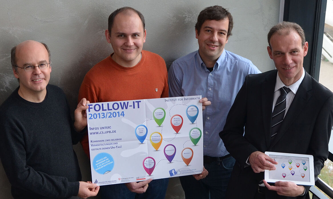Foto (Universität Paderborn, Jana Neuhaus): Die Organisatoren der diesjährigen Schüler-Veranstaltungen aus dem Institut für Informatik: (v. li.) Dr. Harald Selke, Jun.-Prof. Dr. Christoph Sorge, Jun.-Prof. Dr. Christian Plessl und Prof. Dr. Johannes B