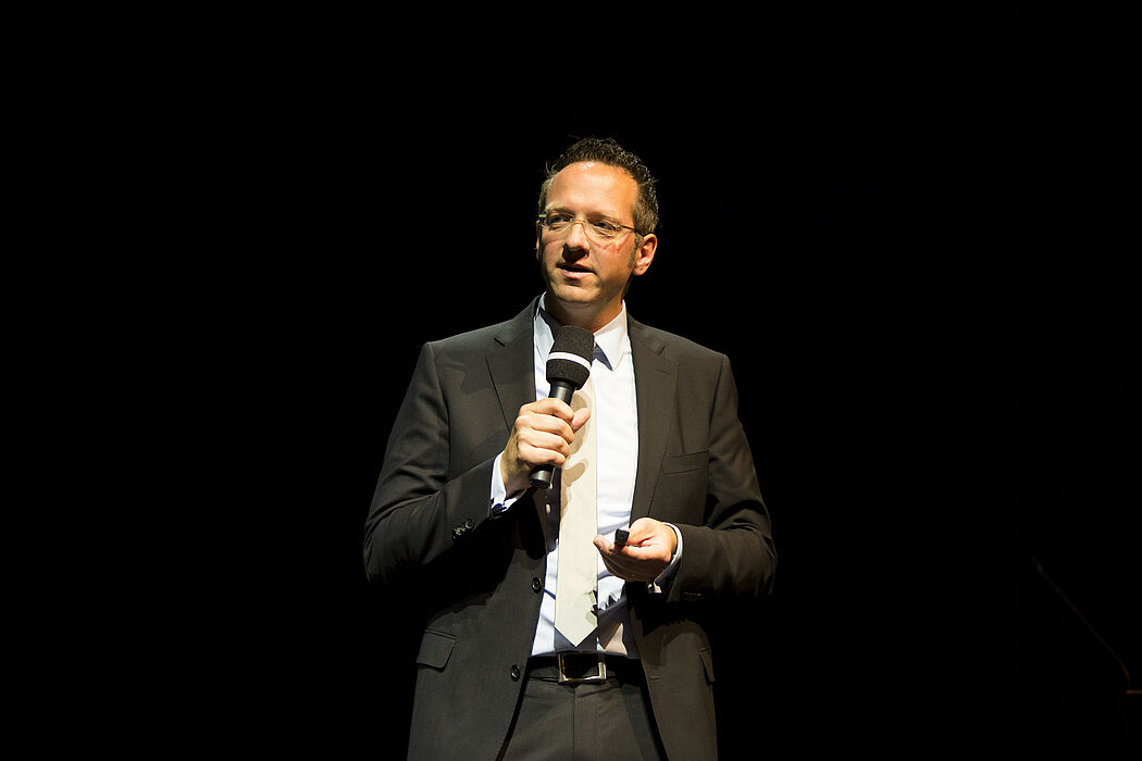 Foto (brain@sports foundation; Lina Loos): Prof Dr. Dr. Claus Reinsberger (Neurologe und Leiter des Sportmedizinischen Institutes der Universität Paderborn): gefragter Referent im Bereich neurologisch-neurowissenschaftlicher Themen der Sportmedizin.