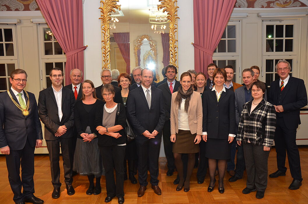Foto (Stadt Paderborn): Im Neuhäuser Schloss empfing Bürgermeister Michael Dreier die neuberufenen Professorinnen und Professoren der Universität Paderborn.