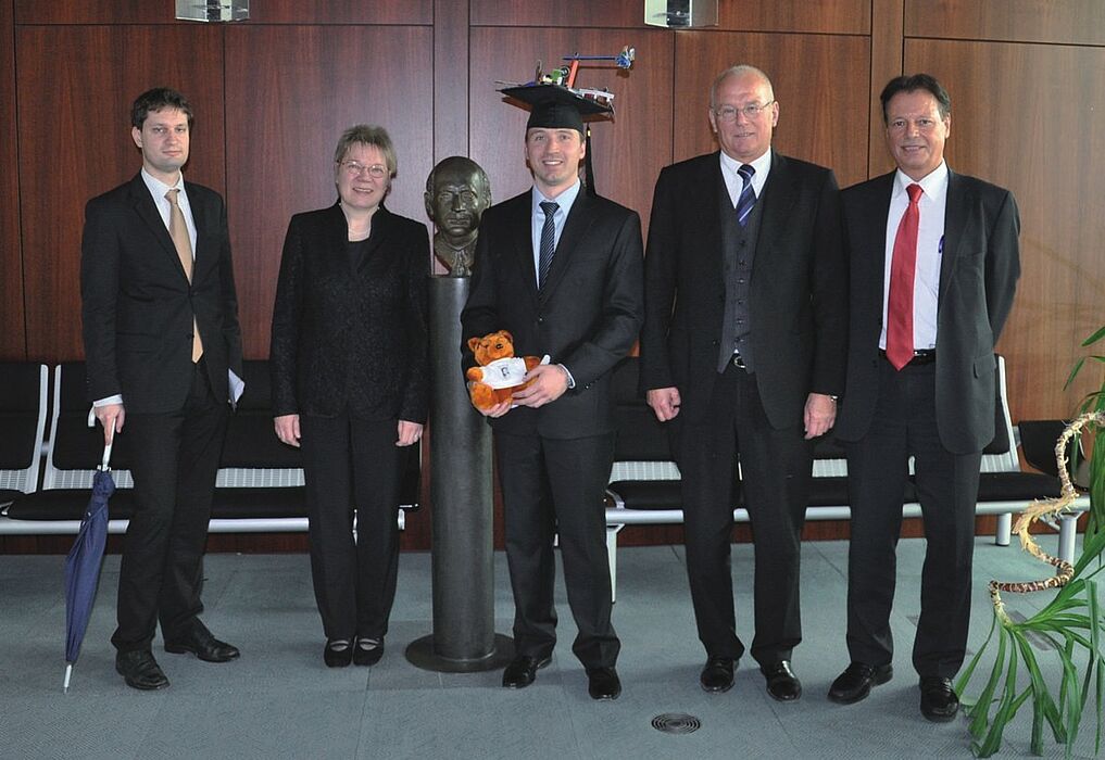 Foto: Dietrich Dürksen promovierte zum Thema „Ein Vier-Ebenen-Ansatz für die Planung unternehmensinterner Produktionsnetzwerke: Hierarchische Dimensionierung“ in Zusammenarbeit mit der Knorr-Bremse Systeme für Schienenfahrzeuge GmbH in München. Fo