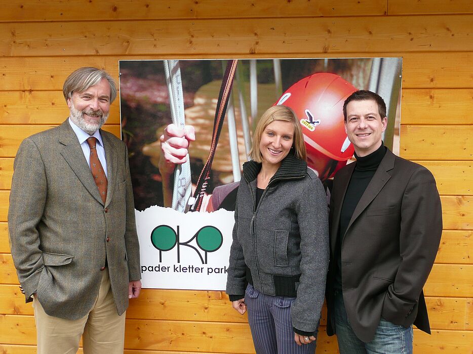 Foto (Albrecht Steinecke): Studentin Birgit Jeworrek (26), Universität Paderborn, erhielt für ihre Magisterarbeit den Wissenschaftspreis 2008 der Deutschen Gesellschaft für Tourismuswissenschaft. Mit ihr freuen sich Jörg Reker, Geschäftsführer „Pa