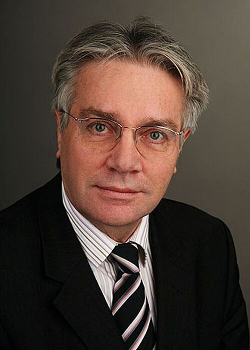 Foto: Gastredner Prof. Dr.-Ing. Horst Zuse, Sohn des Computerpioniers Konrad Zuse, spricht am 11. Mai an der Uni über den „Ursprung des Computers“.