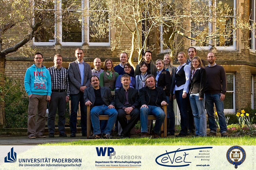 Foto (Marcel Gebbe): (v.l.n.r.) Sebastian Rose, Detlef Sandmann, Dr. Karl-Heinz Gerholz, Prof. Dr. H.-Hugo Kremer, Christof Gockel, Andrea Zoyke, Markus Schöncke (alle Universität Paderborn), Dr. Hubert Ertl (Universität Oxford), Tina Emmler, Yi Li, Be