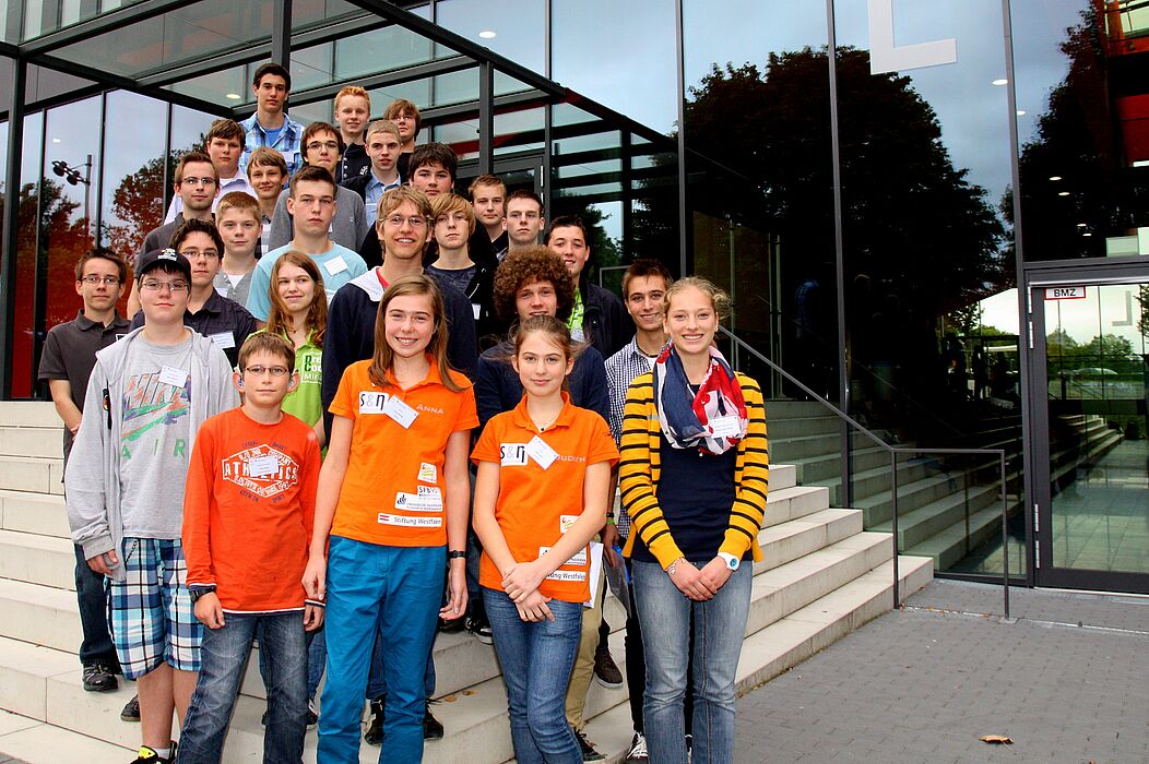 Foto (Universität Paderborn, Patrick Kleibold): 32 junge Tüftler aus Ostwestfalen-Lippe wurden an der Universität Paderborn ausgezeichnet.