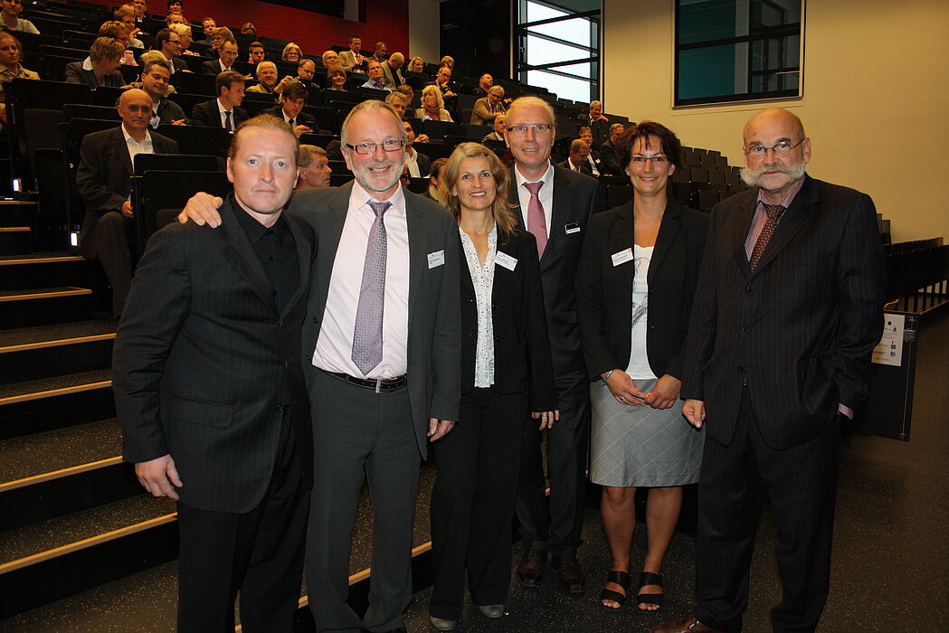 Foto (Universität Paderborn, Heiko Appelbaum): Warben für Gesundheit durch Bewegung (v. l.): Joey Kelly, Udo Wiemann (Kreisgeschäftsstellenleiter Bundesverband mittelständische Wirtschaft), Diana Riedel, Karl-Julius Sänger (Techniker Krankenkasse), S