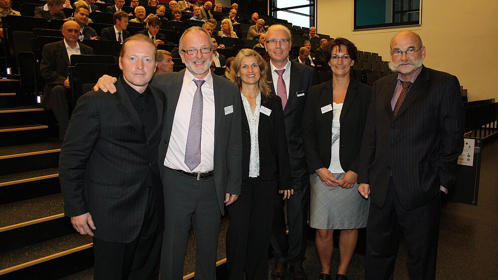 Foto (Universität Paderborn, Heiko Appelbaum): Warben für Gesundheit durch Bewegung (v. l.): Joey Kelly, Udo Wiemann (Kreisgeschäftsstellenleiter Bundesverband mittelständische Wirtschaft), Diana Riedel, Karl-Julius Sänger (Techniker Krankenkasse), S