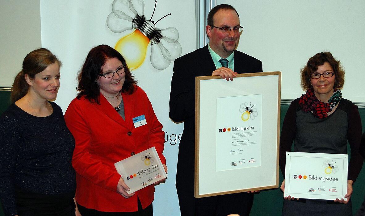 Foto (Land der Ideen): Claudia Kuhn (Land der Ideen), Heike Masan, Fabian Feldmann (beide MTKJ e. V), Dr. Anna-Maria Kamin (Universität Paderborn, Arbeitsbereich Medienpädagogik und empirische Medienforschung).