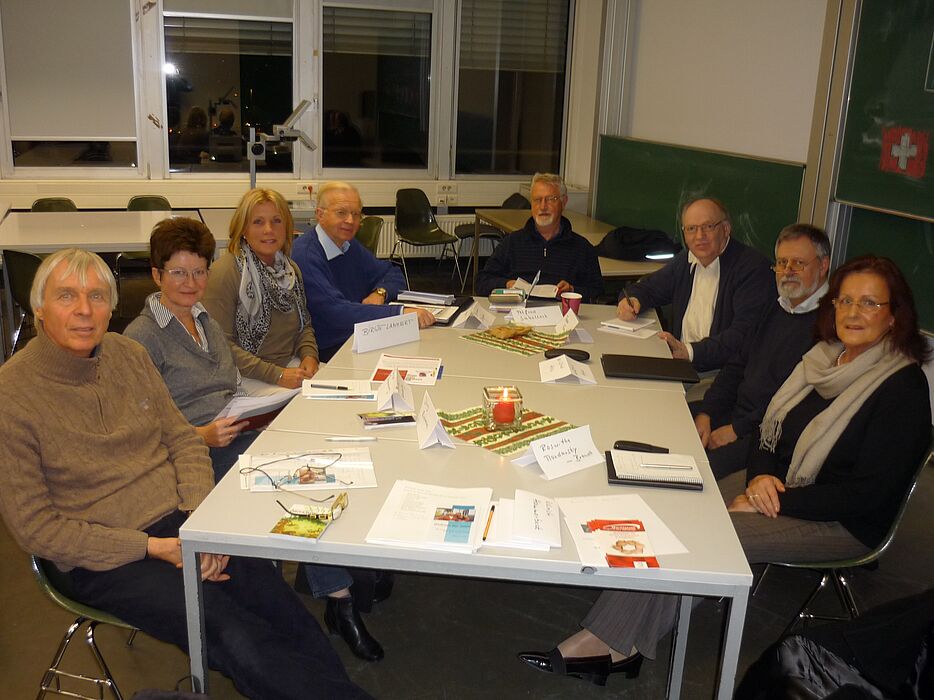 Foto (Universität Paderborn): v. l. Jörg Erdmann, Monika Brandenburg, Birgitt Lammert, Bernhard Steppeler, Alfred Sabelleck,  Theodor  Franke, Wilfried Heise, Roswitha Mordavsky-Brandt