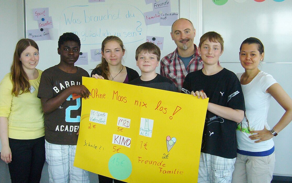 Foto (Universität Paderborn, Institut für Ernährung, Konsum und Gesundheit): In den Workshops beschäftigten sich die Teilnehmer mit der Frage „Macht Geld glücklich?“.