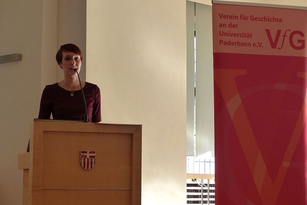 Foto (Universität Paderborn, Markus Lauert): Ramona Bechauf – Stipendiatin des Vereins für Geschichte an der Universität Paderborn und Stadtschreiberin Paderborns.