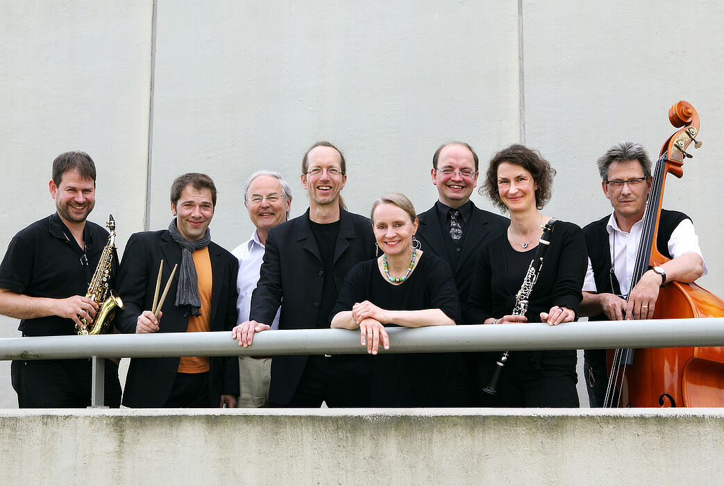 Foto (Universität Paderborn, Adelheid Rutenburges): Laden ein zum Dozentenkonzert des Fachs Musik der Universität Paderborn, das am 16. Juni um 22.00 Uhr im Auditorium maximum stattfindet (v. li.): Uli Lettermann, Barny Bürger, Marton Keönch, Eckhard 