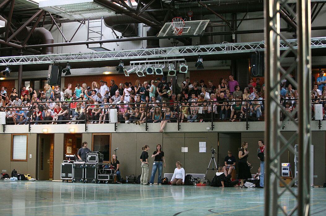 Foto (Adelheid Rutenburges): Sporthalle der Universität Paderborn