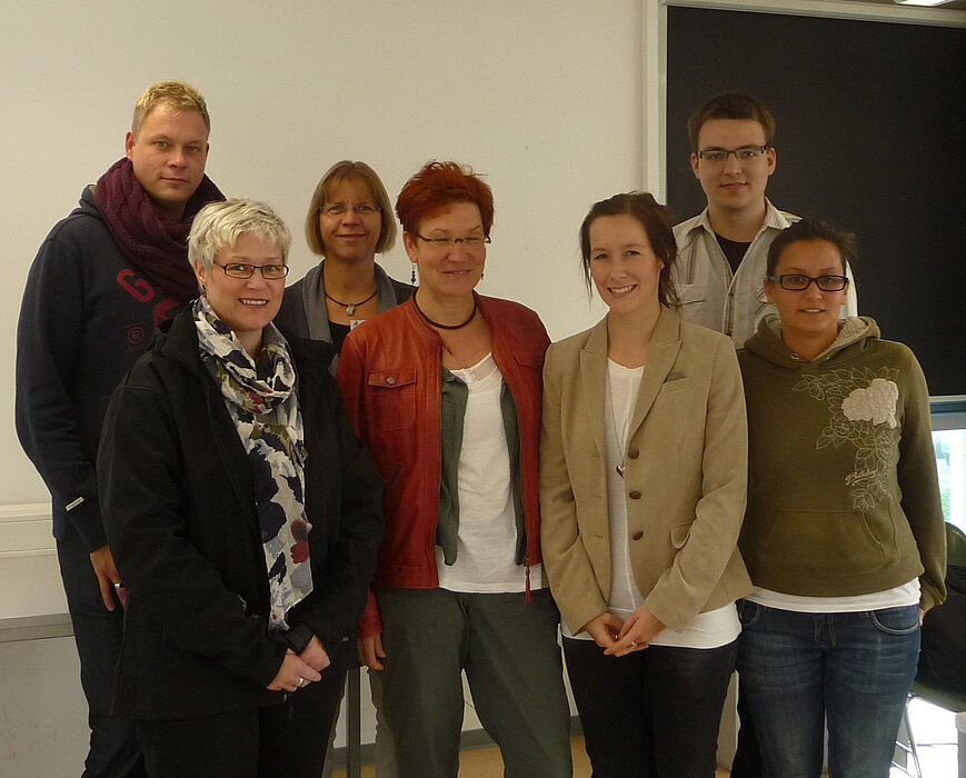 Foto (Universität Paderborn): Referenten des Vortrags "Studienfinanzierung" im September 2012 (von links nach rechts): Stefan Wittgräbe (AStA), Birgit Volkmer (BAföG-Amt), Grit Graefe (ZSB), Bärbel Bolte da Silva (BAföG-Amt), Sophie Reimers (Studienf