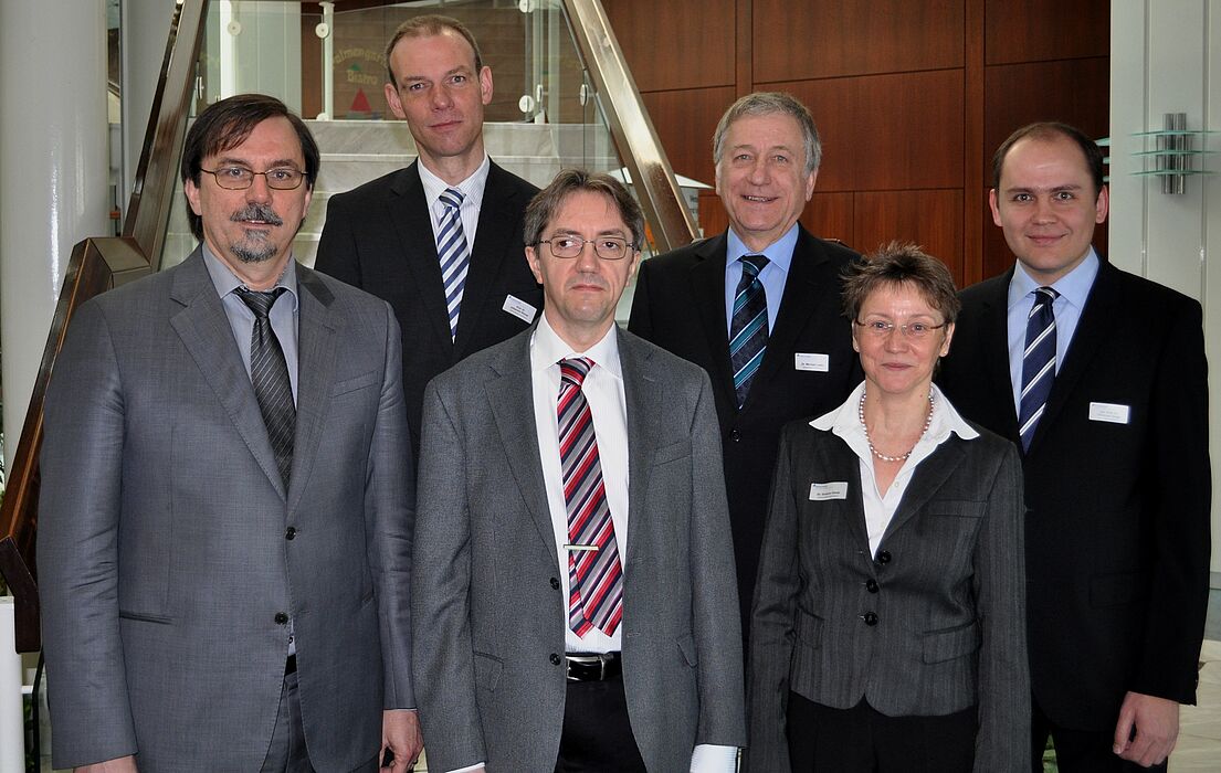 Foto (Universität Paderborn, Mark Heinemann): Prof. Dr. Michael Waidner (Mitte) war Hauptreferent des 7. Tages der IT-Sicherheit. Dieser wurde auch in diesem Jahr wieder durch das Paderborner Forum „Industrie trifft Informatik“ um Prof. Dr. Gregor En