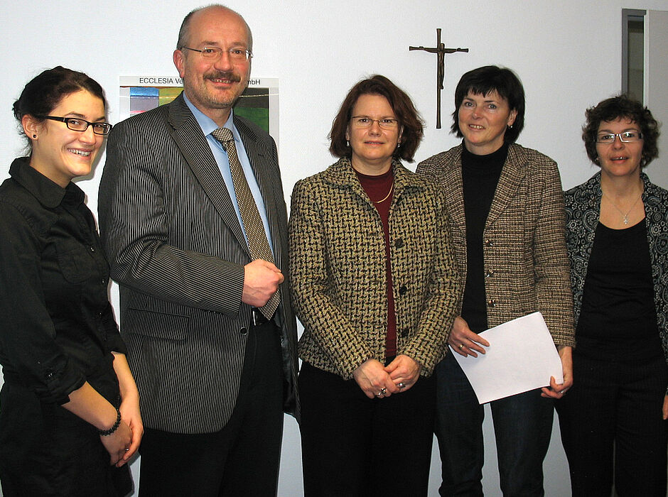 Foto: (cpd) Kooperation zum “eLearning” vereinbart (v. l.) Diana Urban (Universität Paderborn), Diözesan-Caritasdirektor Josef Lüttig, Prof. Dr. Dorothee Meister (Universität Paderborn), Brigitte von Germeten-Ortmann (Diözesan-Caritasverband) und