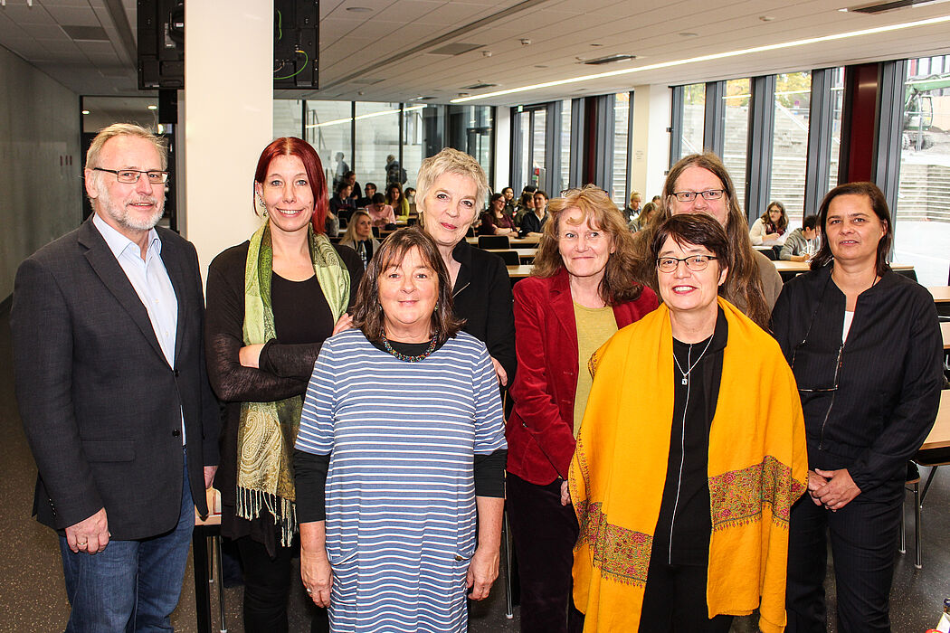 Foto (Universität Paderborn, Johannes Pauly): Die Organisatoren und Referierenden der Diskussionsrunde „Gender Terror“.