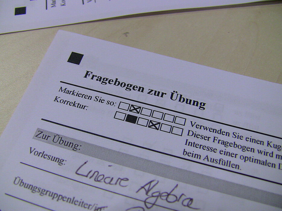Foto (Universität Paderborn): Ausgefüllter Fragebogen