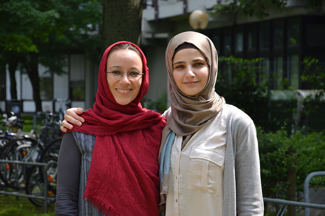 Abbildung: Dr. des. Muna Tatari und Dr. des. Tuba Işɪk