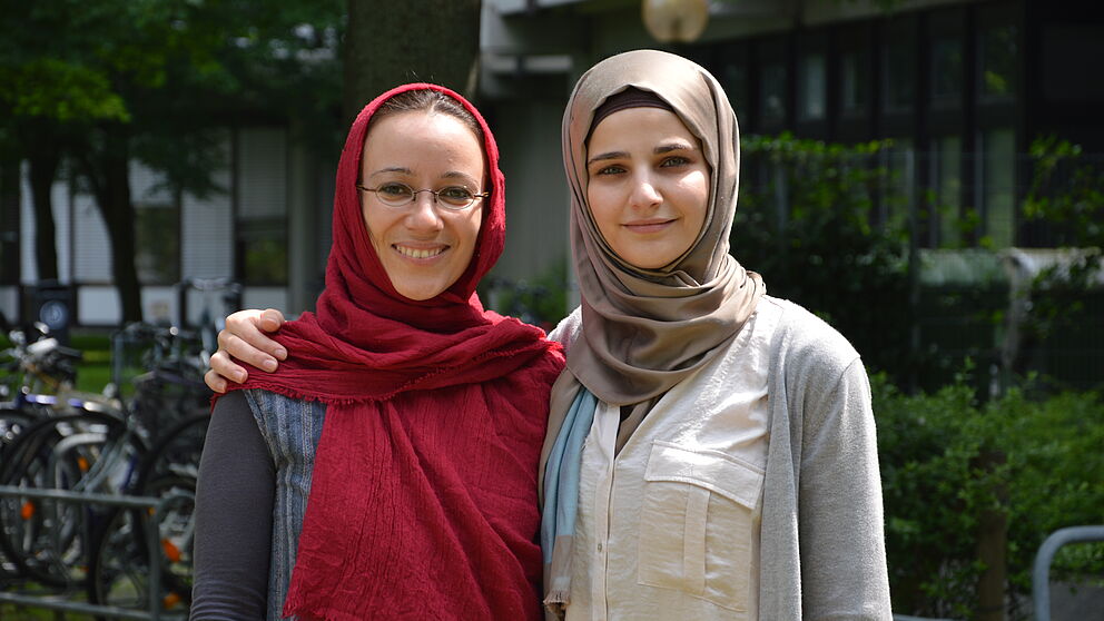 Abbildung: Dr. des. Muna Tatari und Dr. des. Tuba Işɪk